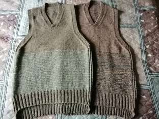 Мужской жилет, связанный от середины переда