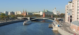 По Москве-реке