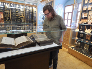 Выезды на природу, достопримечательности и в музеи; да и наш лес