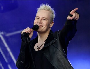 Выступление шамана на голубом огоньке. Международный фестиваль военных оркестров спасская башня. Шаман концерт в кремле. Выступление шамана 22 августа 2024. Шаман концерты 2024.