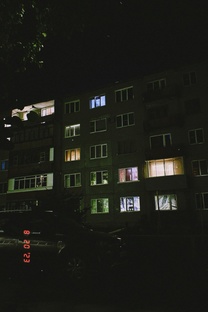 "Рядом, но не вместе: Доверие и дистанции в современном мире"