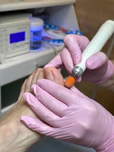 Видео по решению проблем кожи, ногтей или стопы.