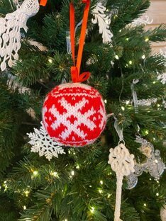 Новогодние шары с русским узором