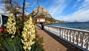 Про монастырь и религию