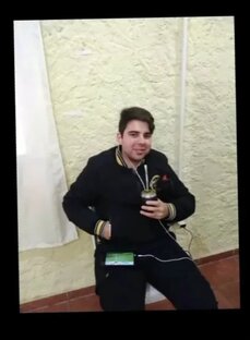 MIRANDO FUTBOL Y TOMANDO MATES 