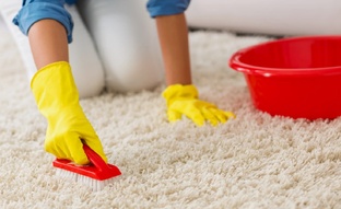 Как почистить ковры и паласы?