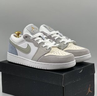 Женские кроссовки Nike 