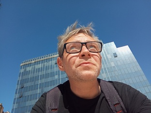 Серб и молод.