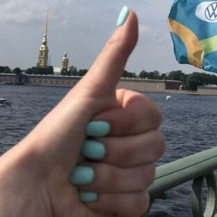 Статистика Дзен Турист с маникюром