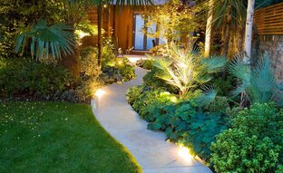 Особенности освещения сада