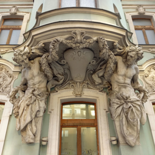 Дома с атлантами