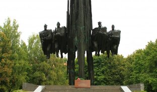 В парке Советско-польского братства по оружию (Рязань)