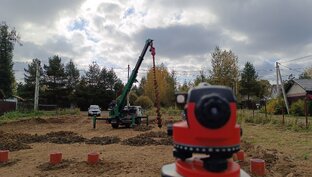 Бурение и установка свай 