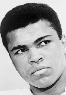Муха́ммед Али́ (англ. Muhammad Ali, при рождении Ка́ссиус Марсе́ллус Клей-младший — 