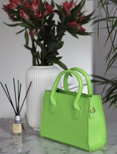 Подборка акцентных сумок весна-лето 2023