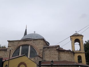 Все герои являются реальными лицами и на данный момент проживают в Стамбуле 