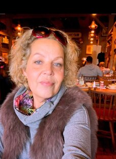 Автор Елена Янг