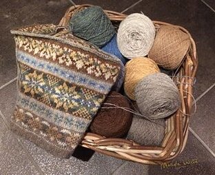 Разное вязальное, швейное и рукодельное