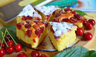 Выпечка с фруктами и ягодами
