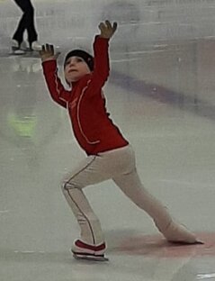 Я спортсменка отделения "танцы на льду"