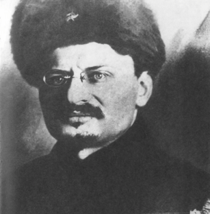 Троцкий — организатор Октябрьской революции и создатель Красной Армии.