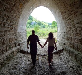 Катакомбы, пещеры, раскопки.