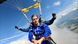 Первый полет на самолете и прыжок с 4000 км