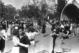 Танцплощадка в "Парке додискотечного периода"