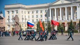 С праздником!