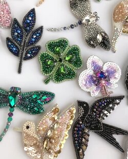 Броши в наличии 