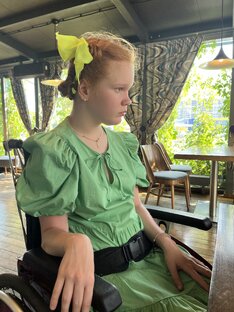 Настя рисует