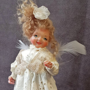 Маленькая девочка ангелочек. 