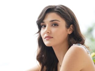 Ханде Эрчел (Hande Erçel)