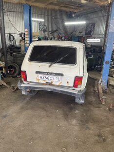 Загнали ниву на установку фаркопа и осмотр ходовой