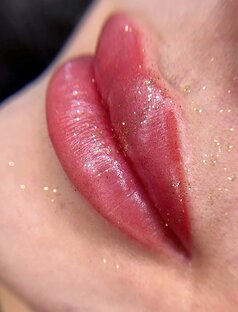 Перманентный макияж губ 