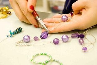 Процесс создания украшений 