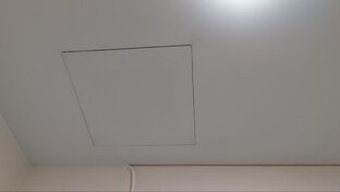 Люк на натяжном потолке