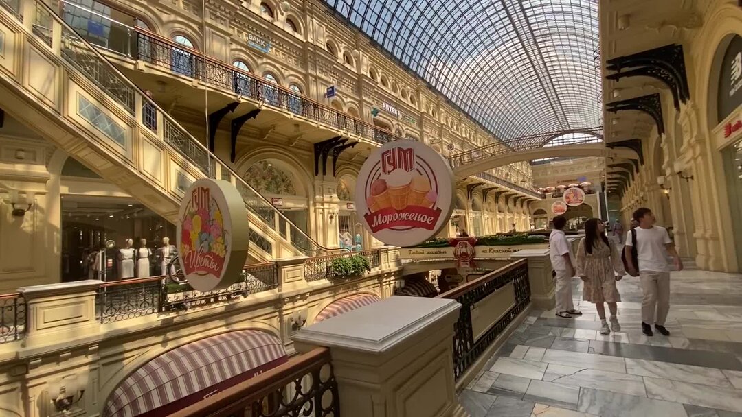 Гум москва на марках. Гум охотный ряд. Торговый центр гум в москве на красной площади. Гум 3 линия. Торговый центр гум москва.