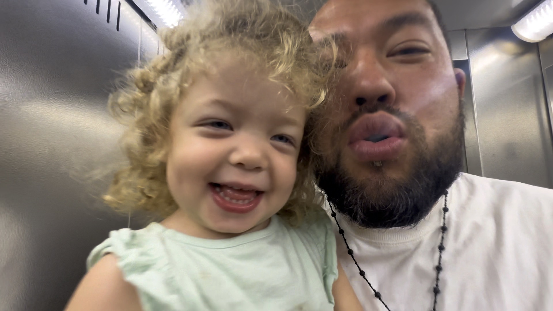 у карамельки пропала кукла. анастасия радзинская блоггер. милана хаметова родители. милаша и папаша ютуб кто они. милаша и папаша ютуб кто они.