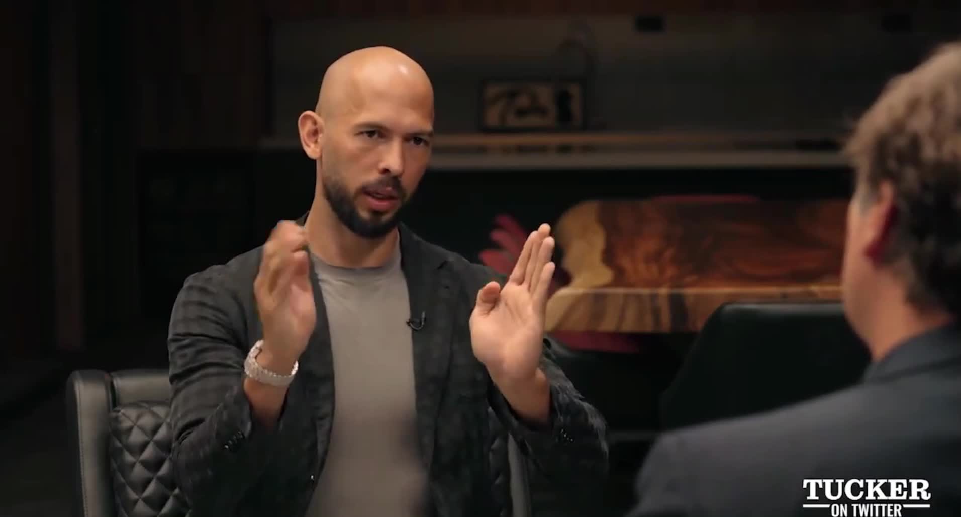 Такер карлсон фокс ньюс. Такер анонс интервью. Tucker carlson. Такер карлсон фокс ньюс. Ведущий fox news.