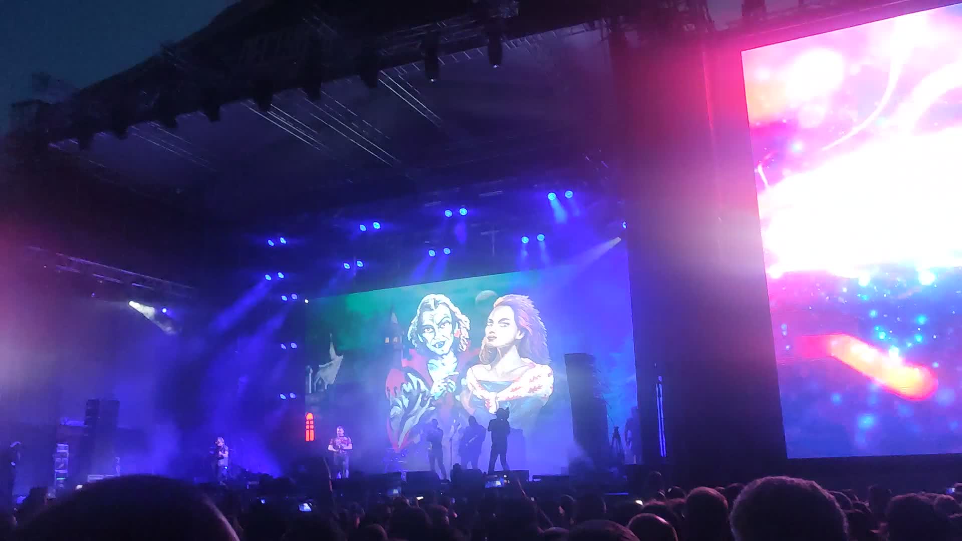 Король и шут прыгну со скалы картинки. Горшок прыгает в толпу сериал. Бузова поет прыгну со скалы. Бузова поет прыгну со скалы. Княzz.