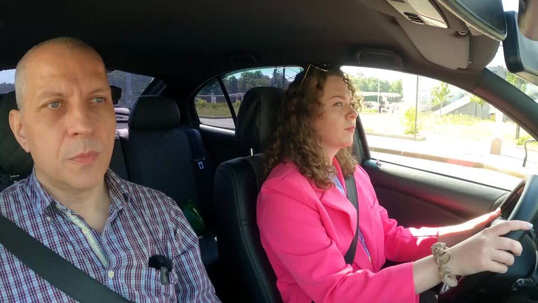 Диагональная парковка фото. Федотов игорь павлович автоинструктор. Автоинструктор 62 задний ход. Эстакада на автодроме. Эстакада экзамен в гаи.