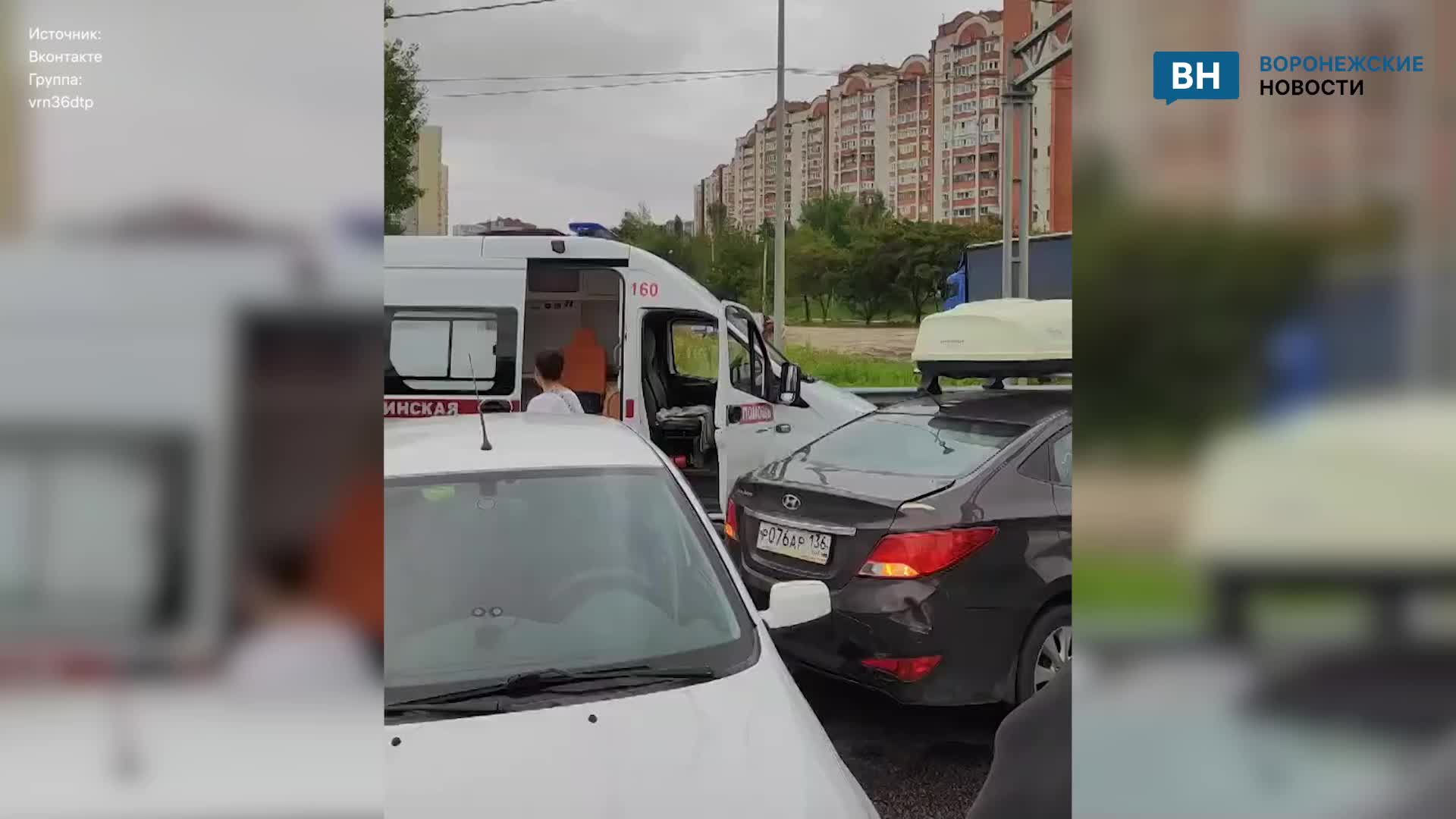 Что произошло в воронеже 16 января. Авария в воронеже двух автобусов. Что произошло в воронеже 16 января. Улица из окна. Что произошло в воронеже 16 января.
