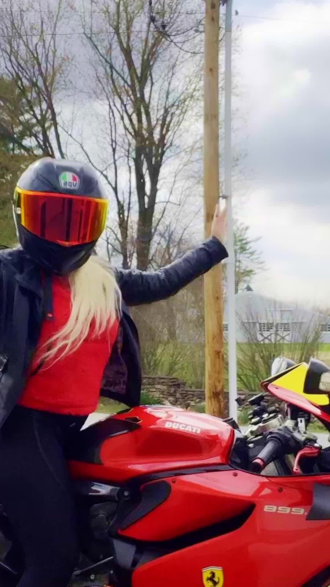 Katya Almaz | мото девушка за рулем дукати что делает | Дзен