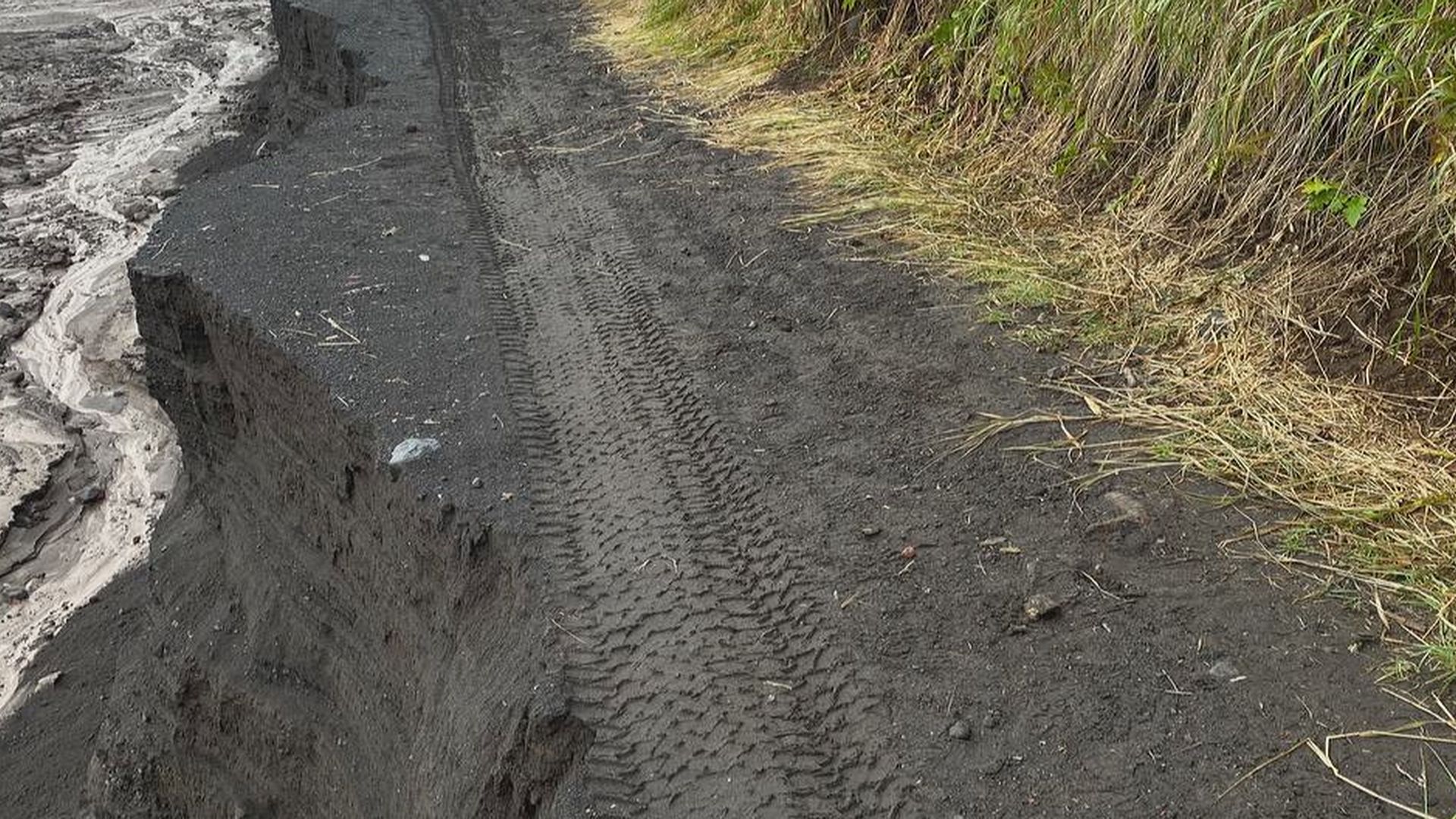 Городинский снег. Засыпало реку. Прорыв дамбы грозит смыть левобережный киев,. Салаван ульяновская область. Засыпало реку.
