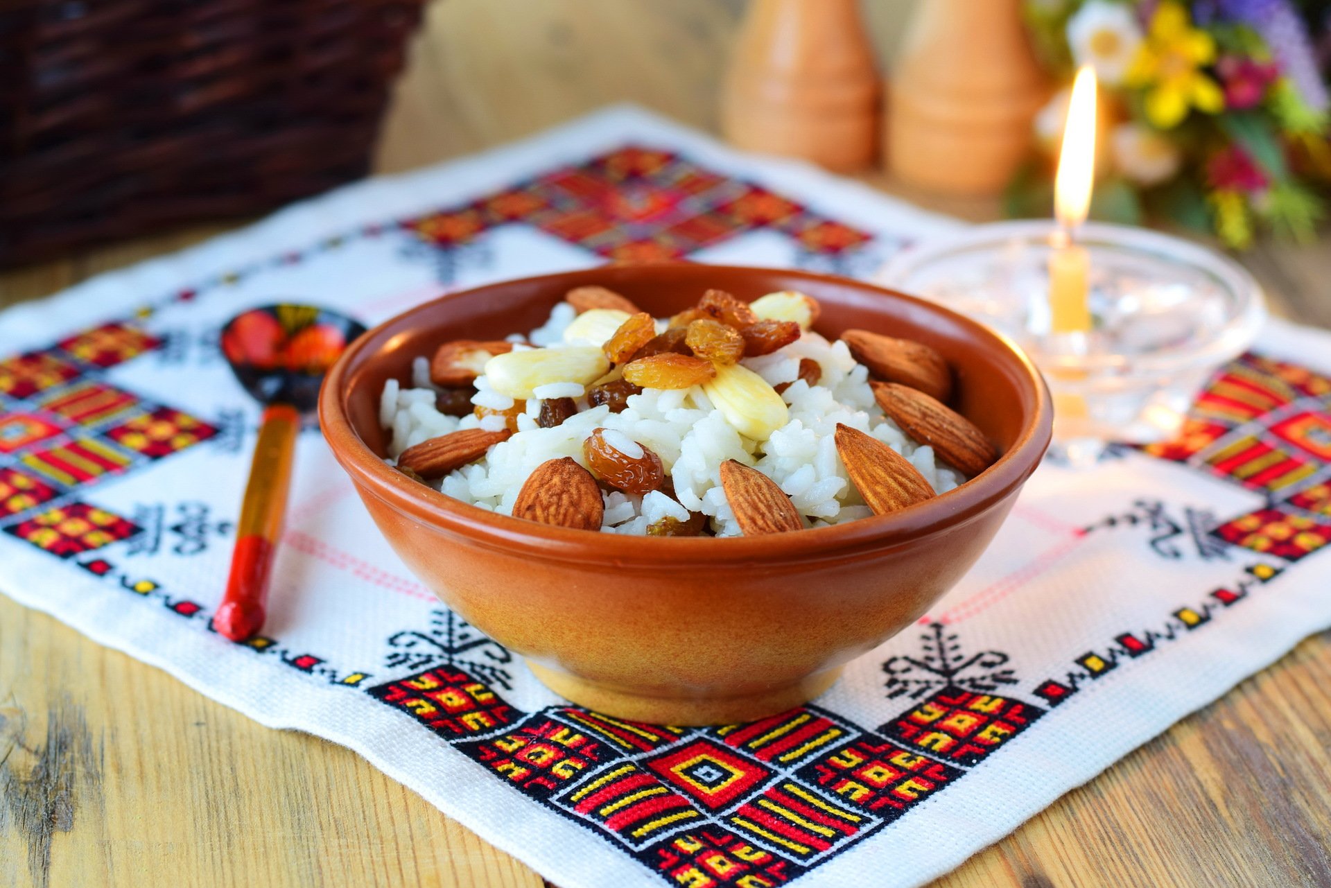 Кутья поминальная. Рождественская каша кутья. Сочиво и кутья. Рождественская кутья (коливо). Кутья с рисом и изюмом.