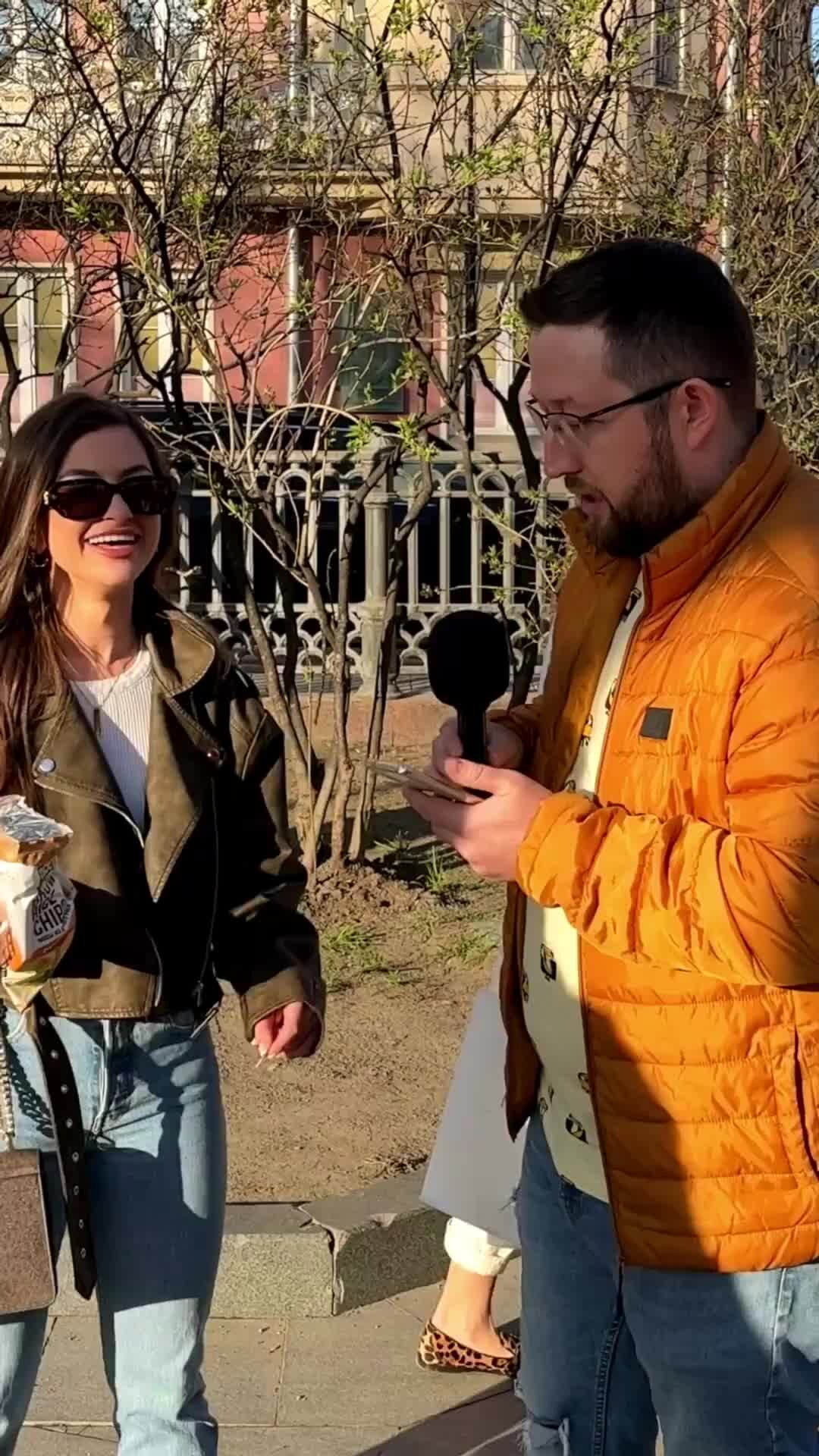 вопрос прохожему. стс вопросы прохожим. одежда патриаршие пруды. школьные вопросы прохожим. школьные вопросы прохожим.