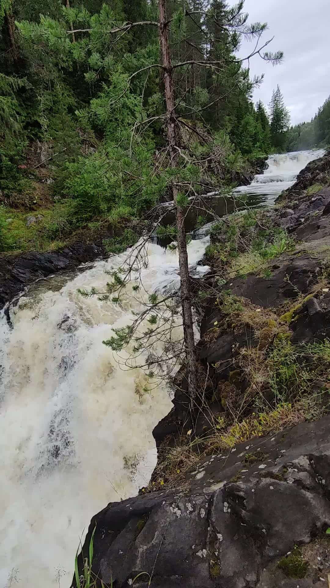 Алмазный водопад Кивач