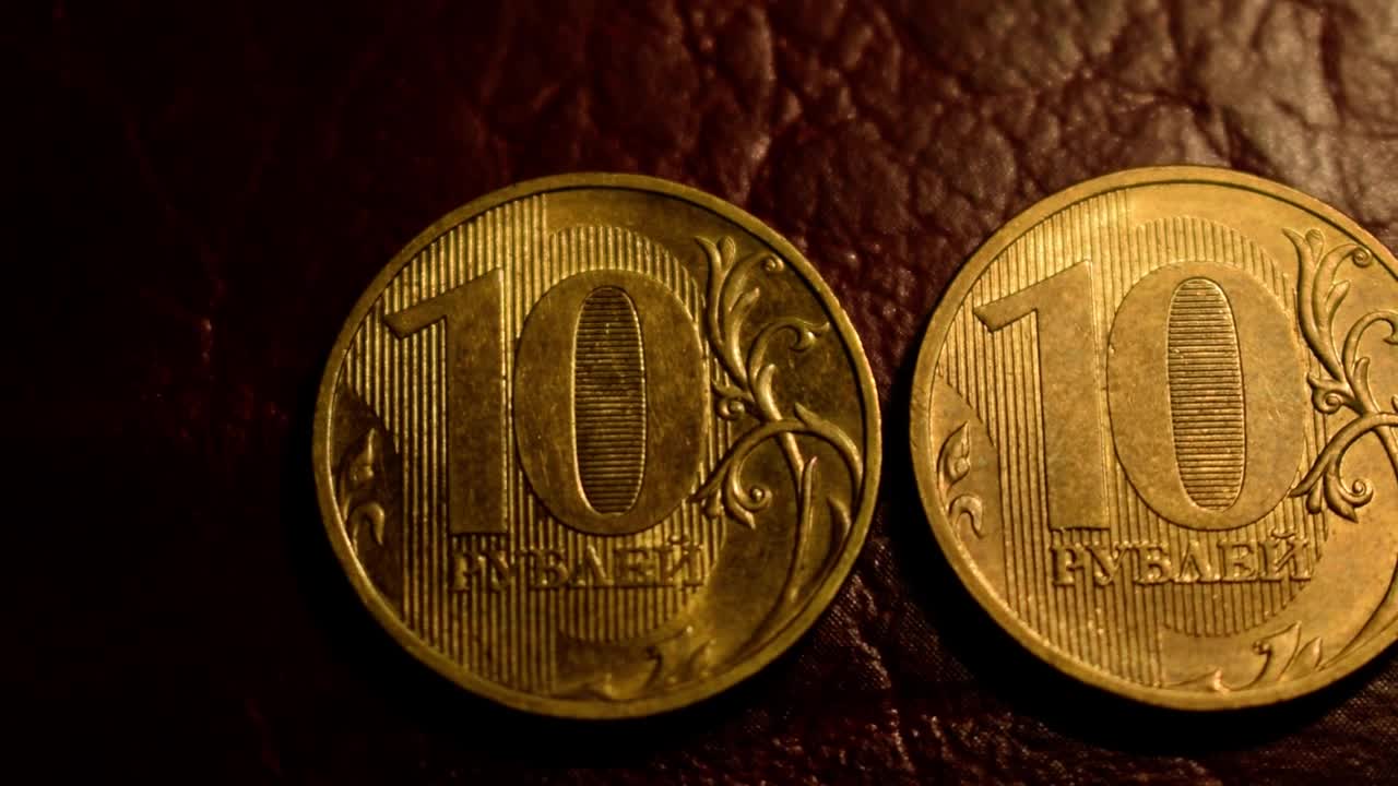 10 Рублей с двух сторон. 10 Рублей двух. Двадцать рублей десятками. 20 Рублей десятками.