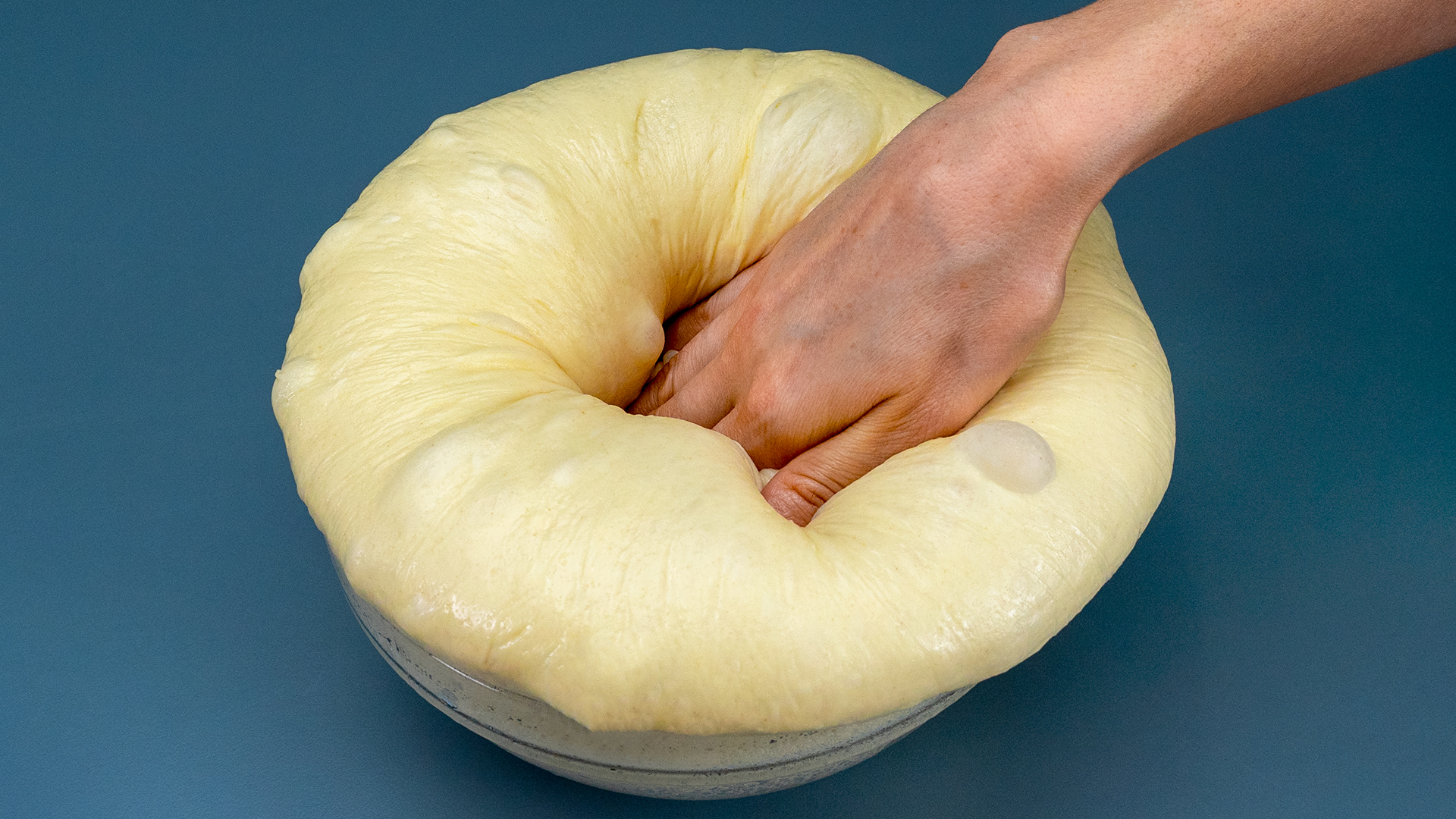 Тесто для пиццы дрожжевое. Сдобное пресное тесто. Pizza balls. Тесто на пирожки. Пышное дрожжевое тесто.